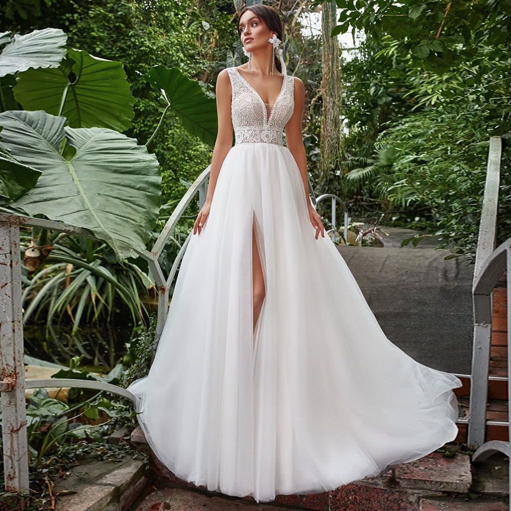 2021 Summer Boho Tulle Wedding Dress Elegant V-Neck Sleeveless Lace Sweep Train A Line Bridal Gowns with Slit