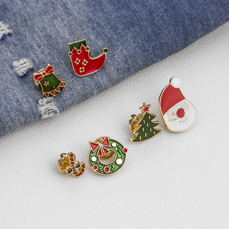 Creative Christmas Tree Enamel Brooch Clothes Badges Santa Claus Merry Christmas Pins Decorative Brooch Women Celebrated Jewelry