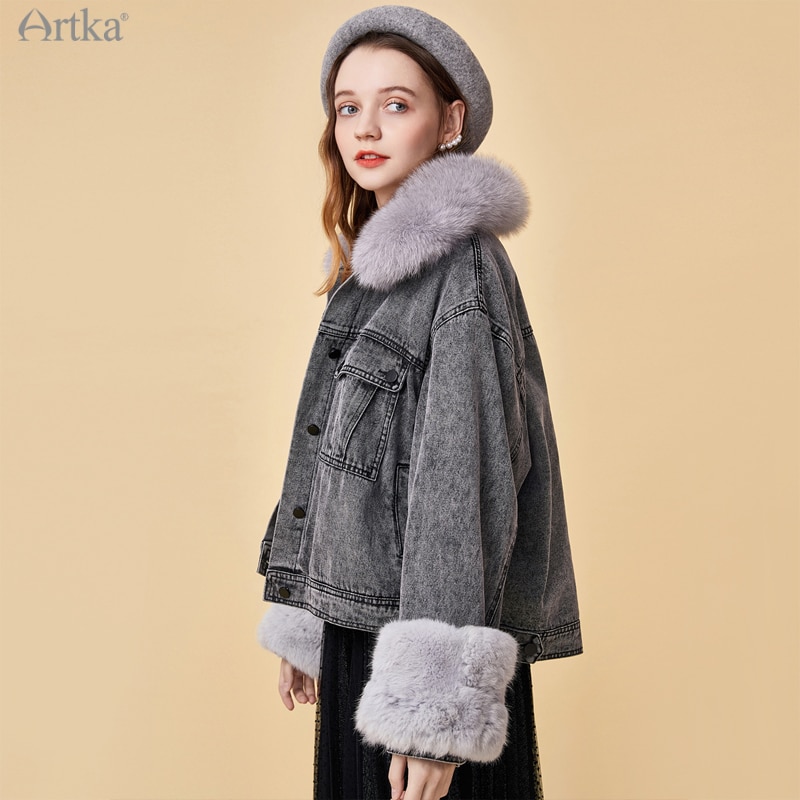 ARTKA 2020 Winter New Women Denim Jacket Fashion Fox Fur Collar Thicken Wool Liner Jacket Loose Warm Denim Outerwear WN25004D