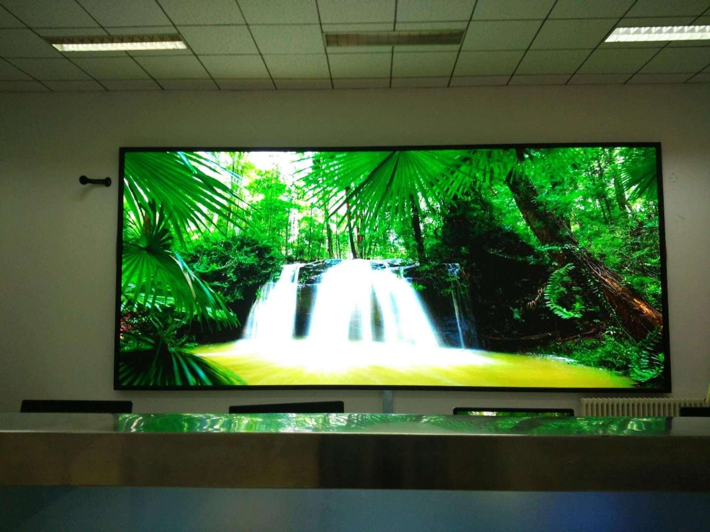 Small distance screen P1.8 indoor full front serviceability led screen P1.8 640*480MM The panels offer full front serviceability