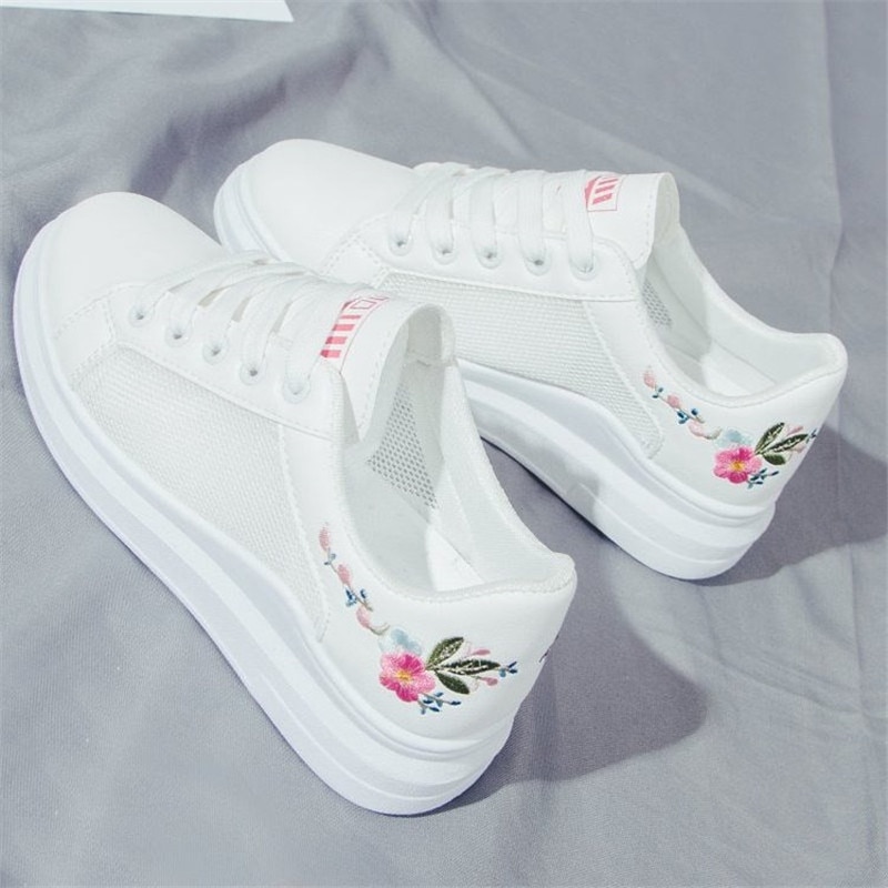 Women Sneakers 2021 Summer Fashion Breathble Vulcanized Shoes Leather Platform Female Lace Up Embroidery Casual Footwear White