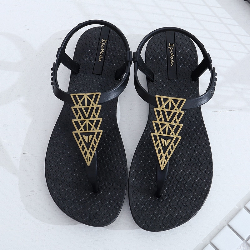 Net red sandals female Xia Ping with 2019 new Bohemian national wind flat bottom wild resort beach shoes